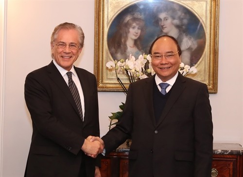 Премьер Вьетнама принял директора швейцарского исследовательского интитута Малик  - ảnh 1